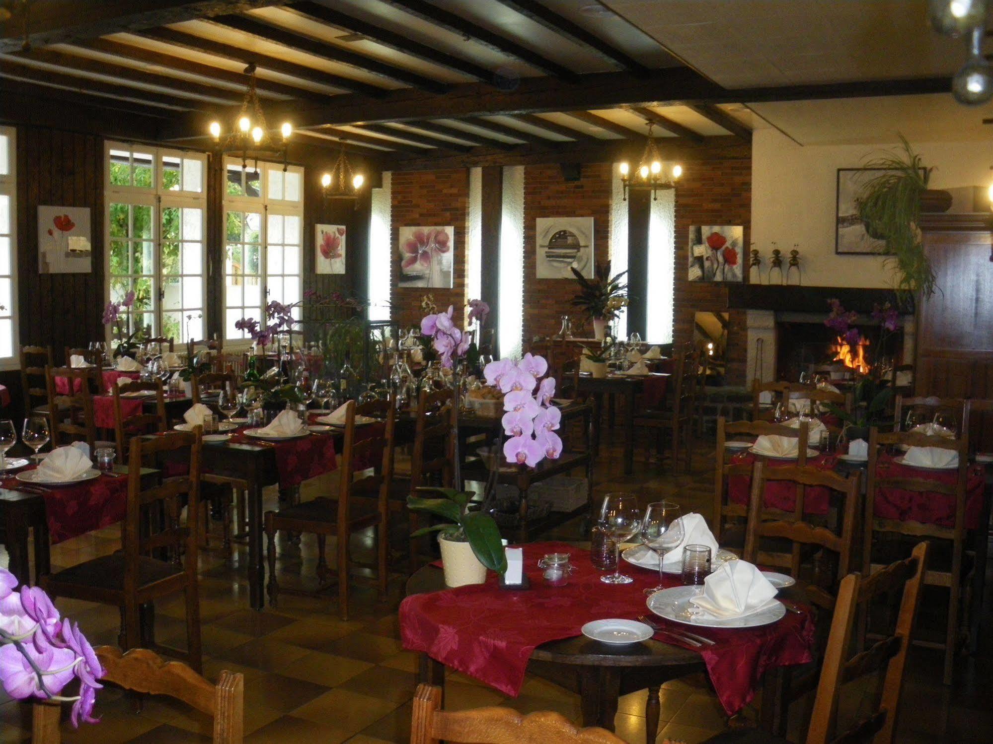 Du Commerce Chez Stephane 2* Roumazières