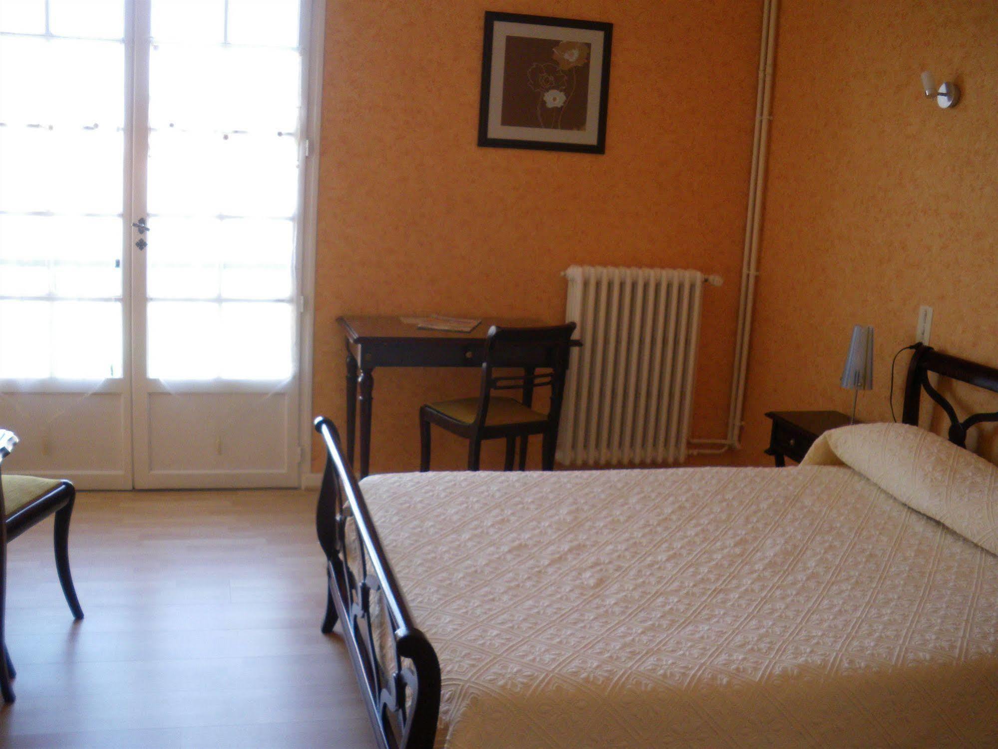 Du Commerce Chez Stephane 2* Roumazieres