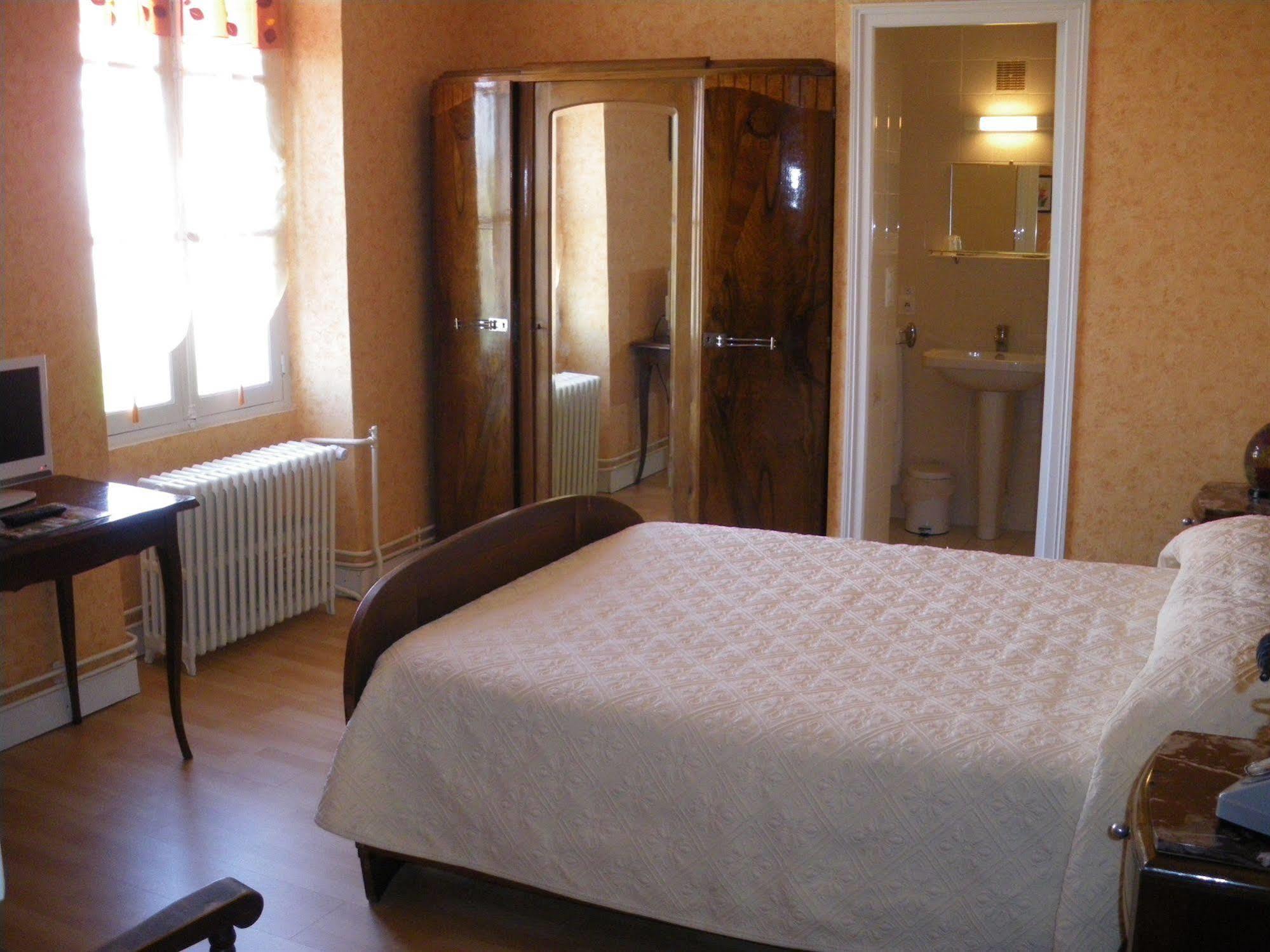 Hotel Du Commerce Chez Stephane Roumazières