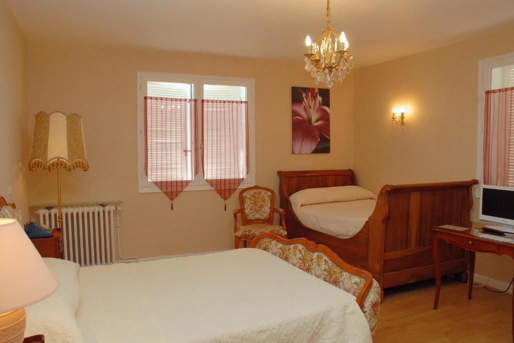 Du Commerce Chez Stephane Hotel