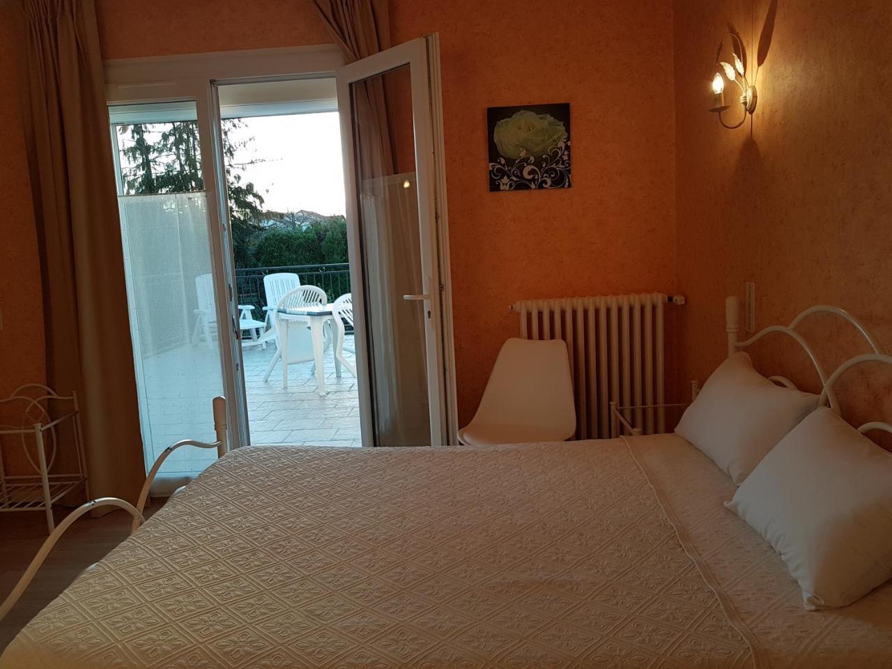 Du Commerce Chez Stephane Hotel