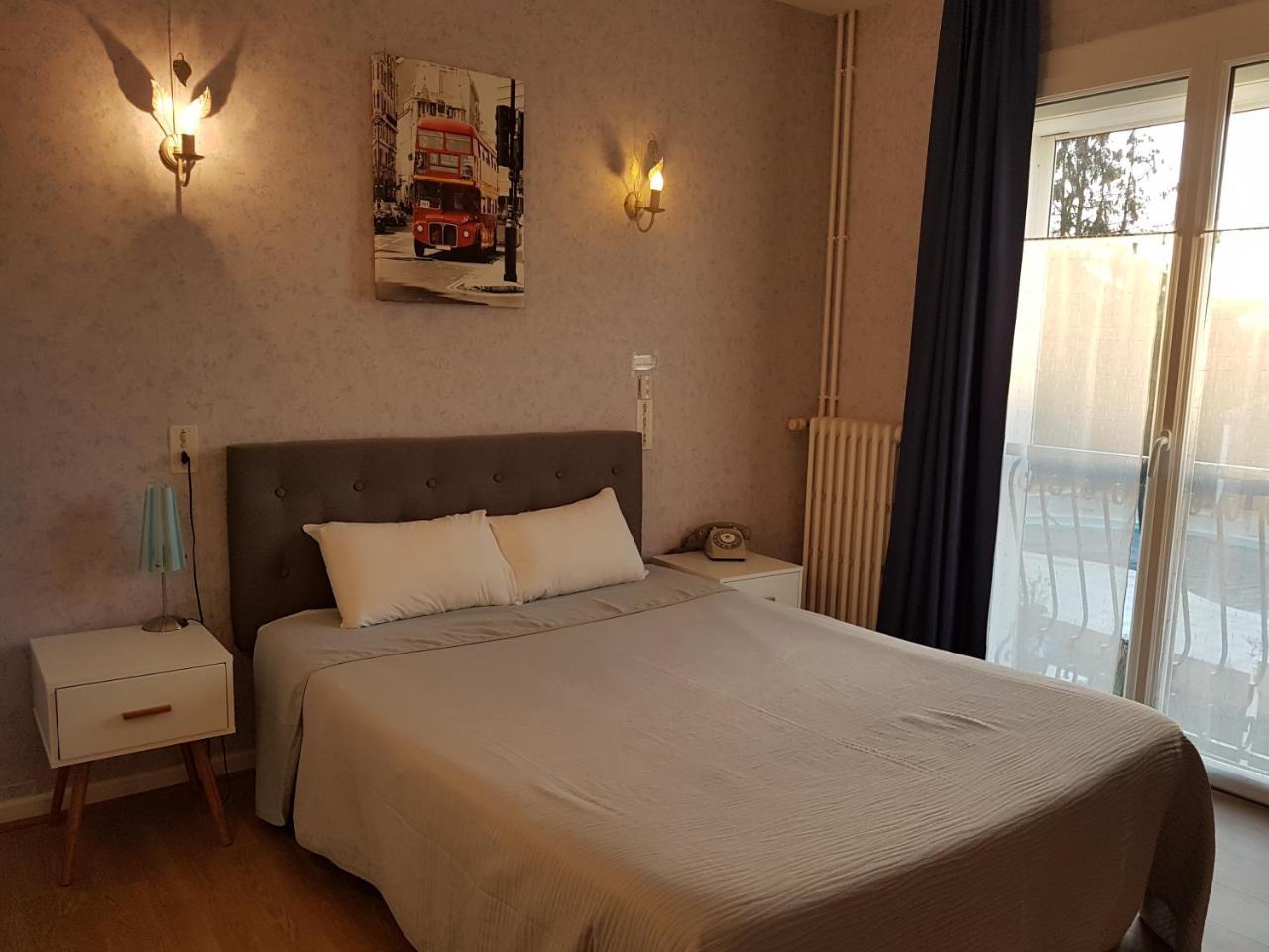 Du Commerce Chez Stephane Hotel Roumazières